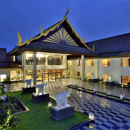 Radisson Blu Plaza Resort & Convention Centre คาร์จัต ภายนอก รูปภาพ The Royal