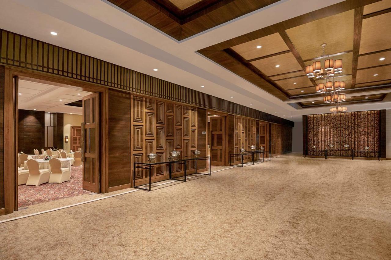 Radisson Blu Plaza Resort & Convention Centre คาร์จัต ภายนอก รูปภาพ The Grand Ballroom