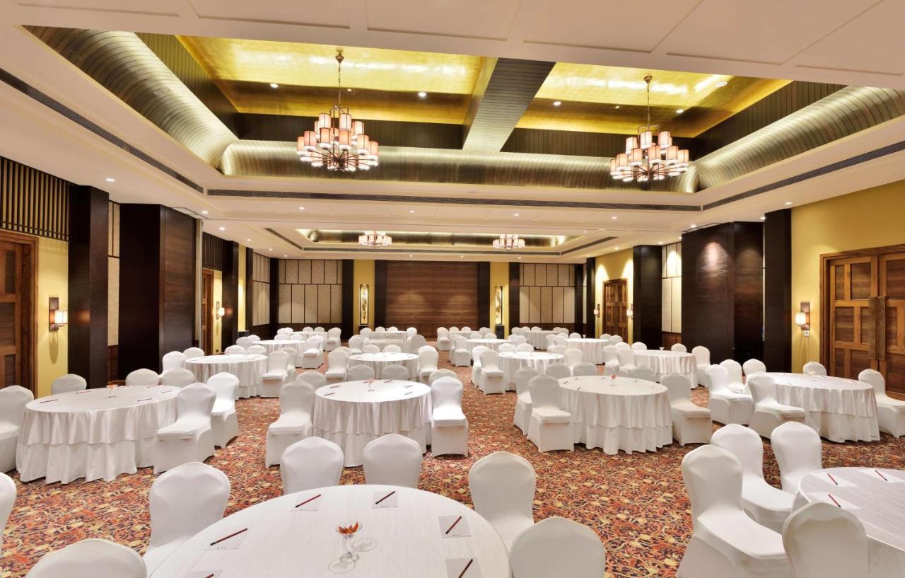 Radisson Blu Plaza Resort & Convention Centre คาร์จัต ภายนอก รูปภาพ The Grand Ballroom