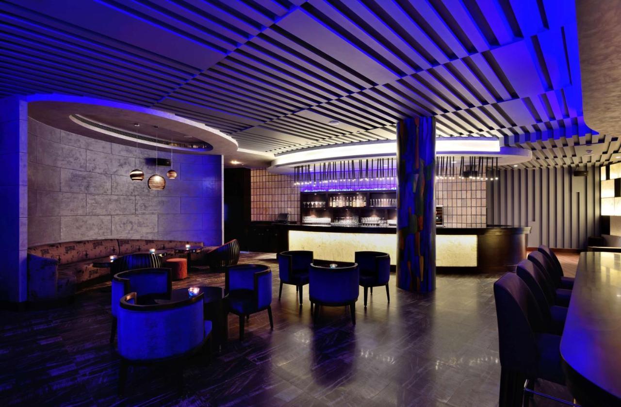 Radisson Blu Plaza Resort & Convention Centre คาร์จัต ภายนอก รูปภาพ The bar at the 101 bar