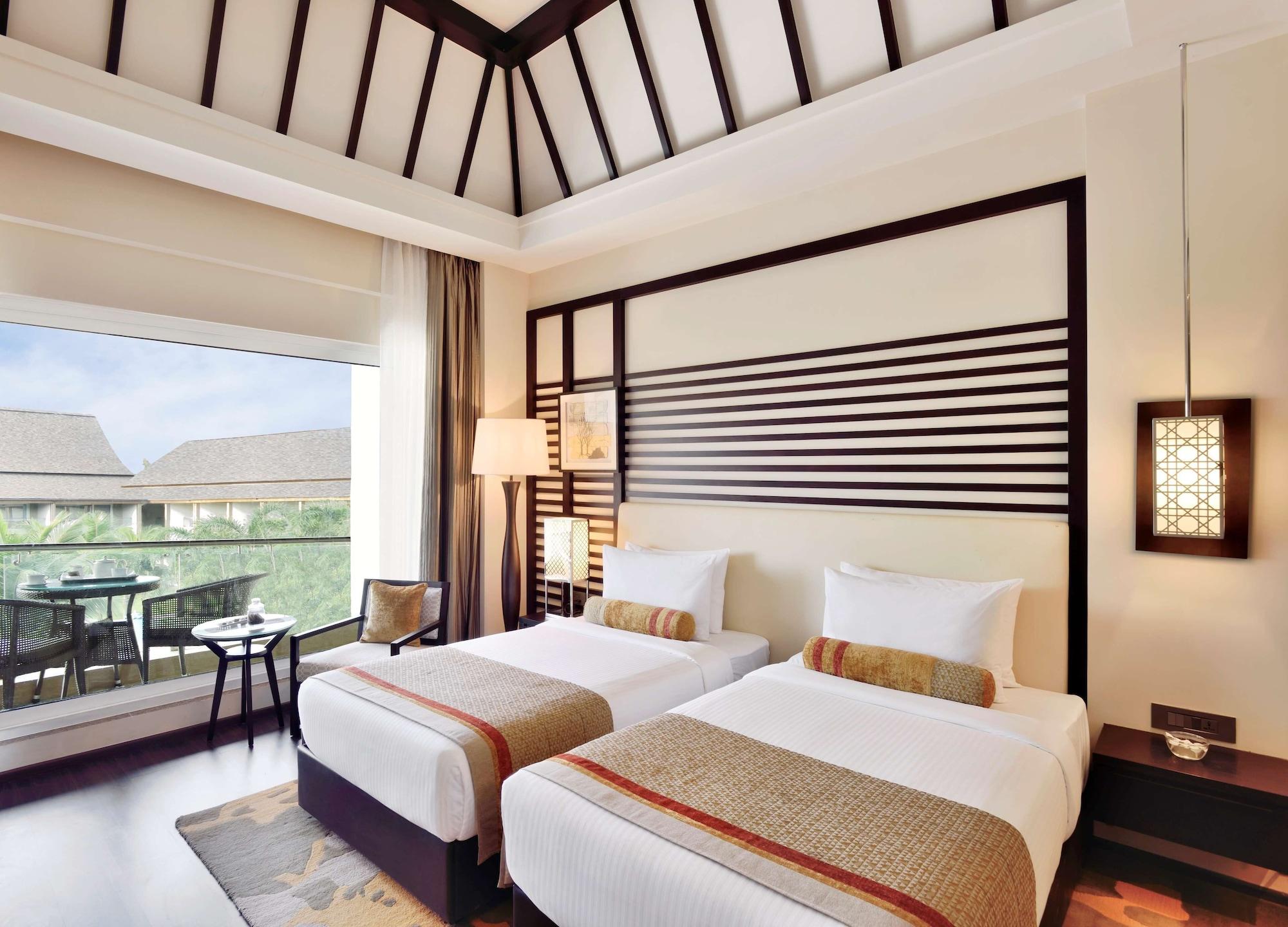 Radisson Blu Plaza Resort & Convention Centre คาร์จัต ภายนอก รูปภาพ