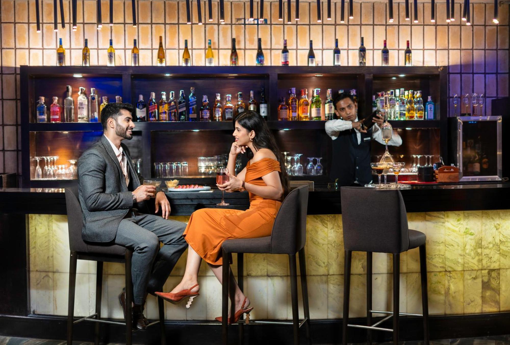 Radisson Blu Plaza Resort & Convention Centre คาร์จัต ภายนอก รูปภาพ The Bar