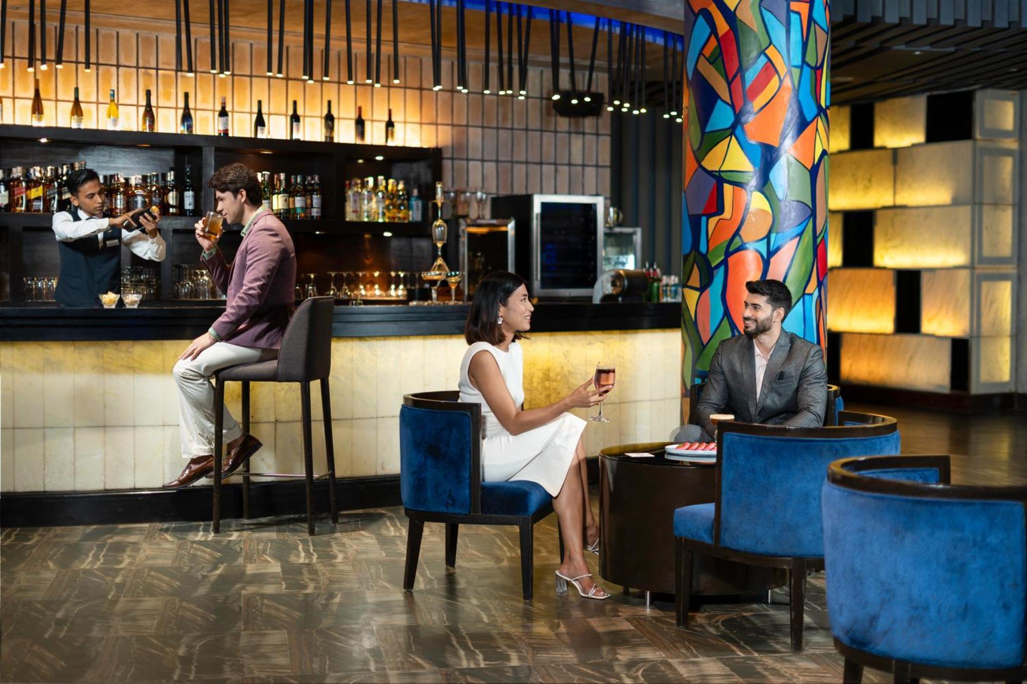 Radisson Blu Plaza Resort & Convention Centre คาร์จัต ภายนอก รูปภาพ The Bar