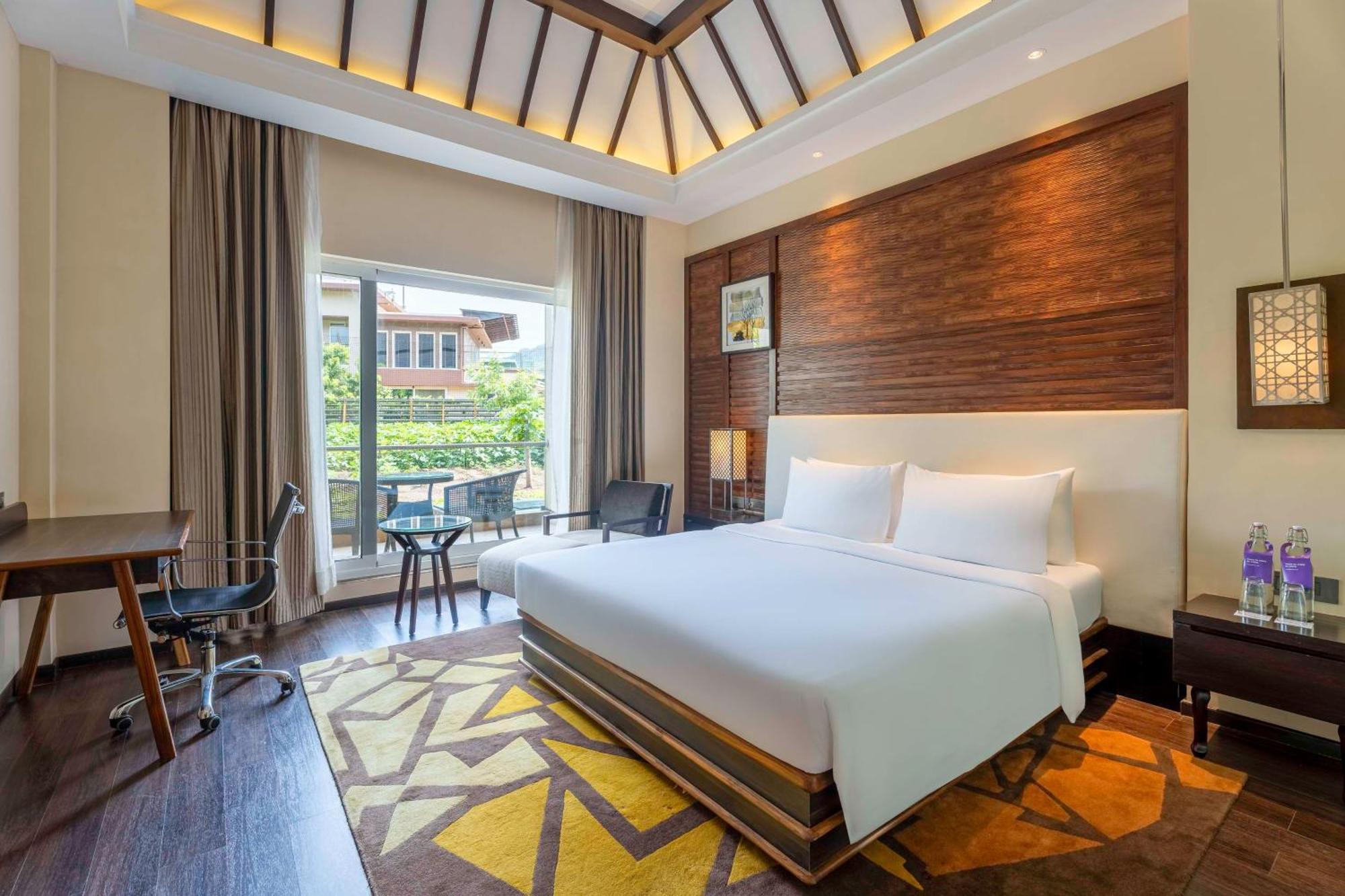Radisson Blu Plaza Resort & Convention Centre คาร์จัต ภายนอก รูปภาพ Deluxe Room