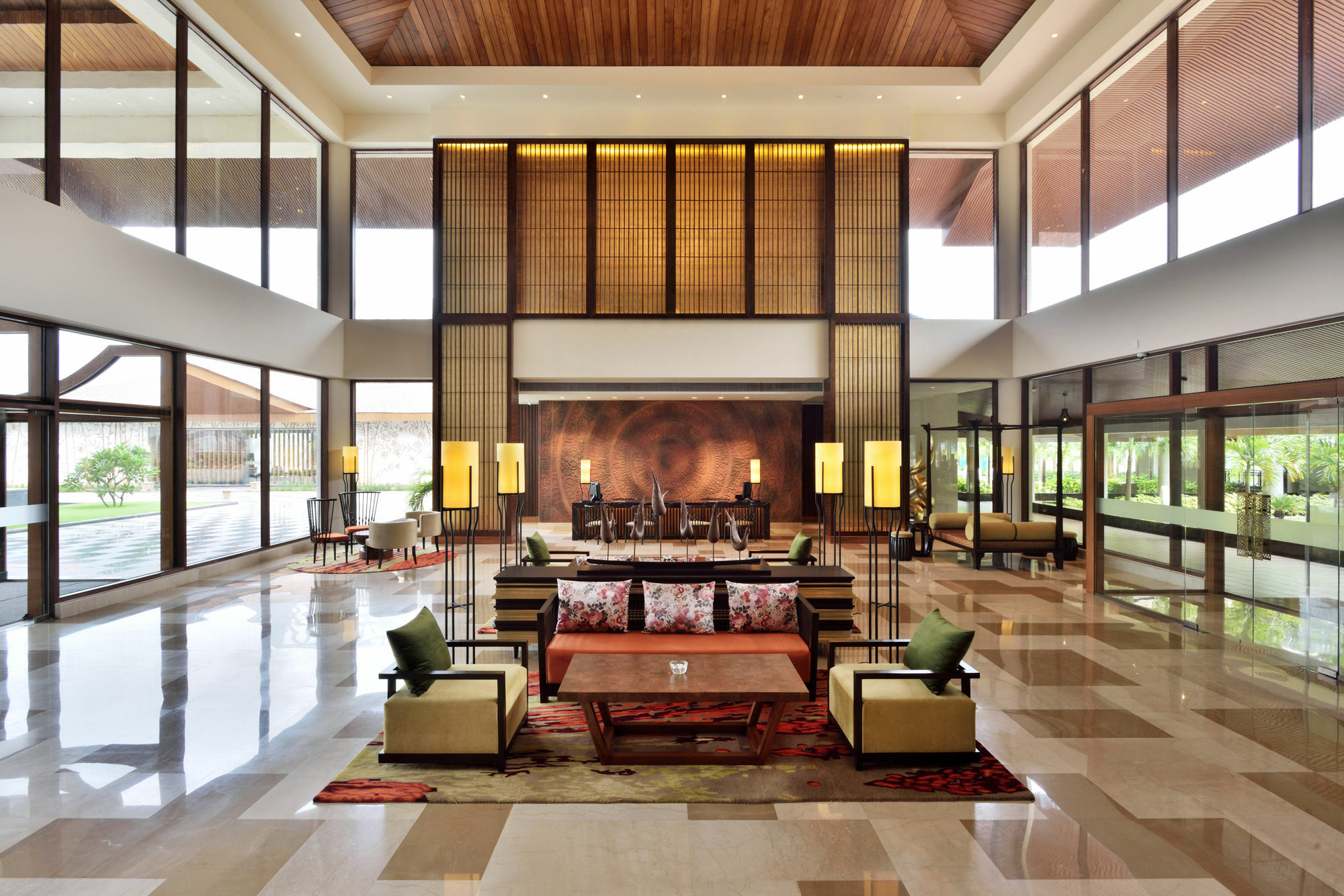 Radisson Blu Plaza Resort & Convention Centre คาร์จัต ภายนอก รูปภาพ Lobby